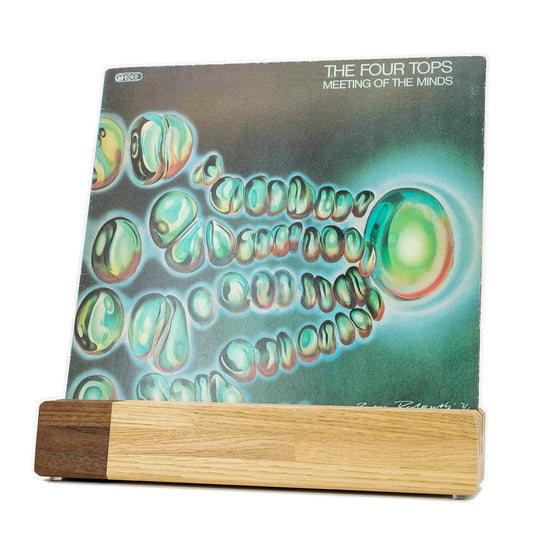 Schallplattenhalter DUO COLORLINE. Massive Eiche trifft amerikanische Walnuss. phonotastisch