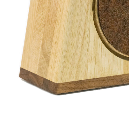 „Kopfhörerhalter aus Holz mit CleanPad für maximale Ohrpolster-Langlebigkeit“