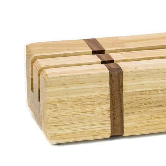 „Handgefertigter Schallplattenständer aus Holz für moderne Wohnräume“