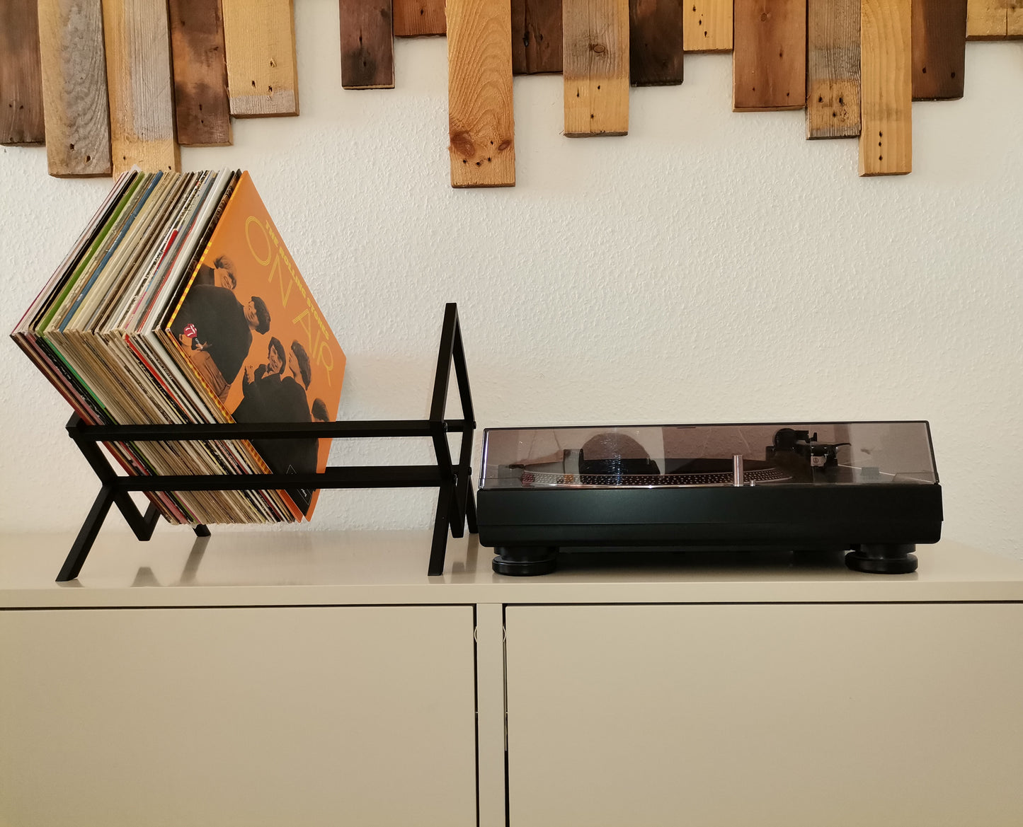 Stilvoller Schallplattenständer, Schallplattenhalter aus Metall für bis zu 100 Schallplatten Celloni
