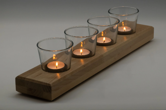 Massivholz Teelichthalter, Kerzenhalter mit 4 Glasschalen für kleine und große Teelichter. phonotastisch