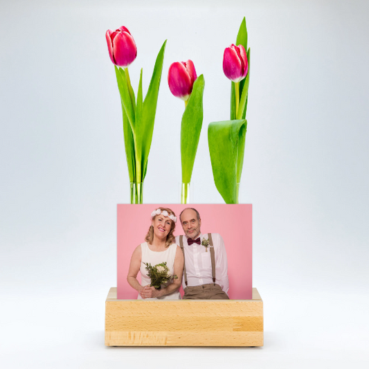 Stylischer Bilderhalter, Bilderrahmen, Blumenvase mit 3 herausnehmbaren Reagenzglasvasen. phonotastisch