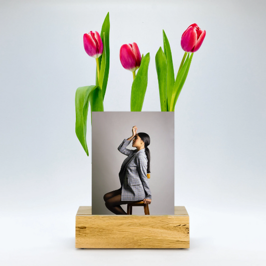 Stylischer Bilderhalter, Bilderrahmen, Blumenvase mit 3 herausnehmbaren Reagenzglasvasen. phonotastisch