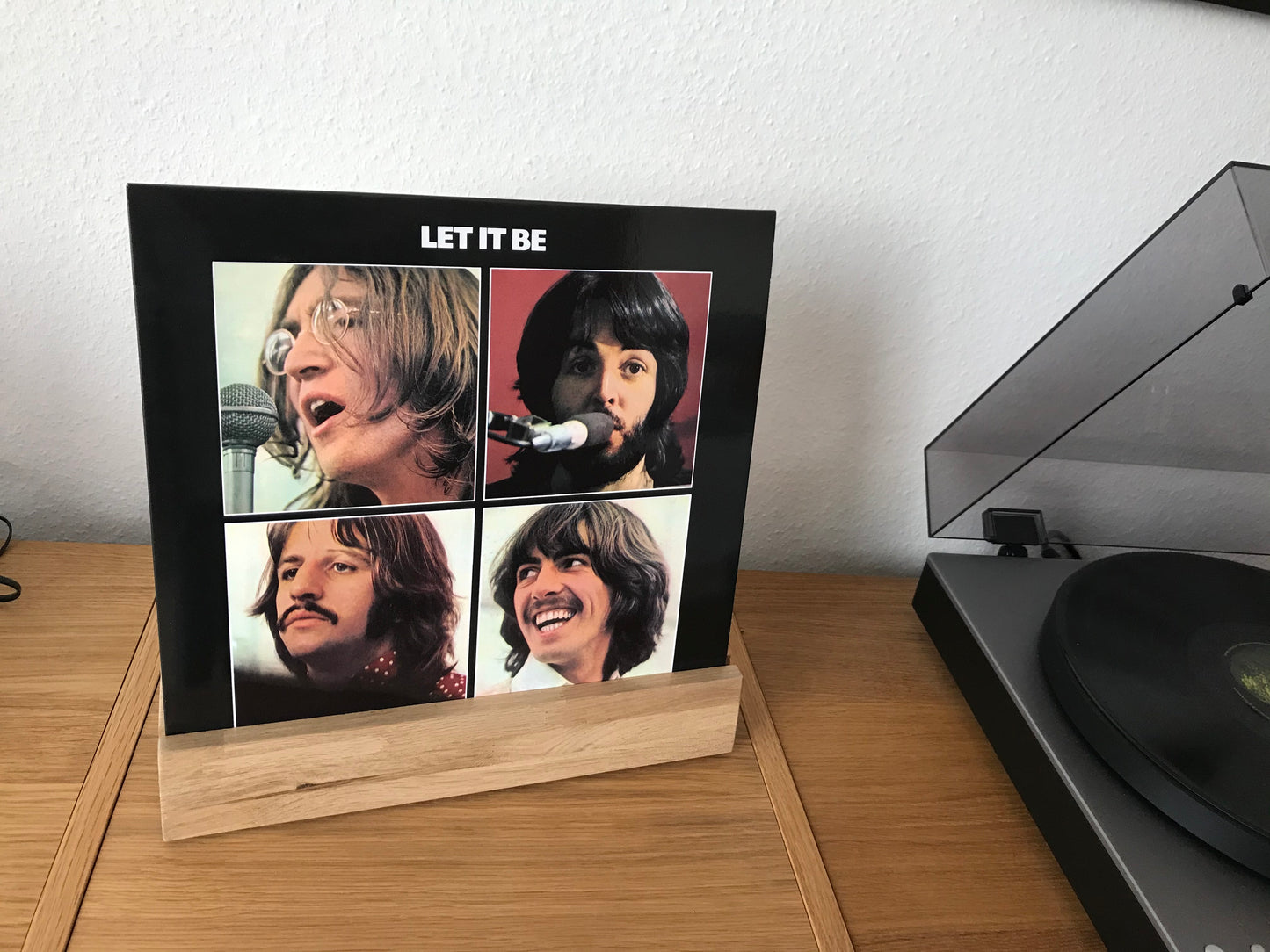 Schallplattenhalter, Vinylhalter, Schallplattenständer für eine Schallplatte aus Massivholz phonotastisch