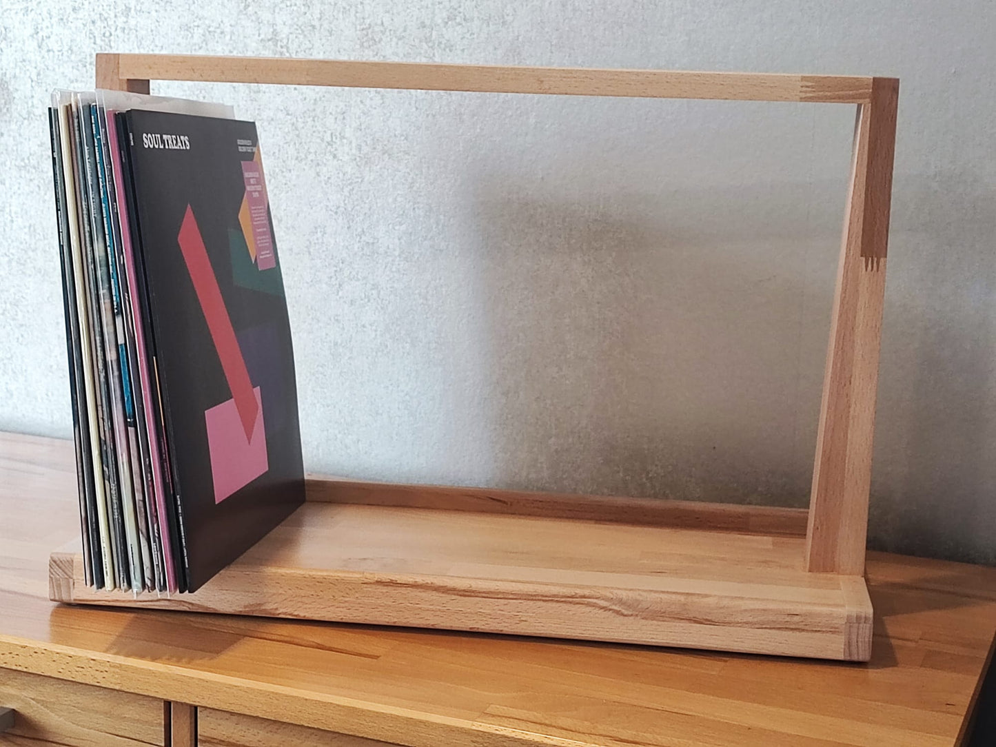  „Modernes Vinylregal aus Holz für Wohnzimmer und Musikzimmer“ 