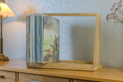 Schallplattenregal FRAME für bis zu 100 Vinyl aus Massivholz Eiche. phonotastisch