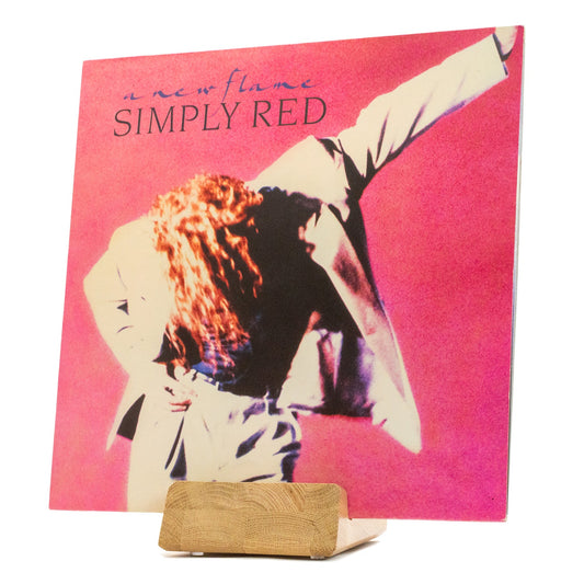  „Vinylständer aus Eiche für Schallplatten im minimalistischen Wohnbereich“ 