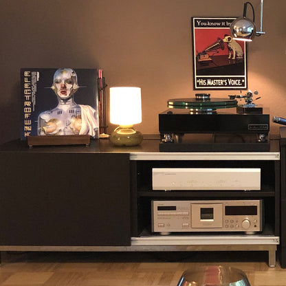 „Vinylhalter aus Walnussholz zur dekorativen Präsentation von Schallplatten“ 