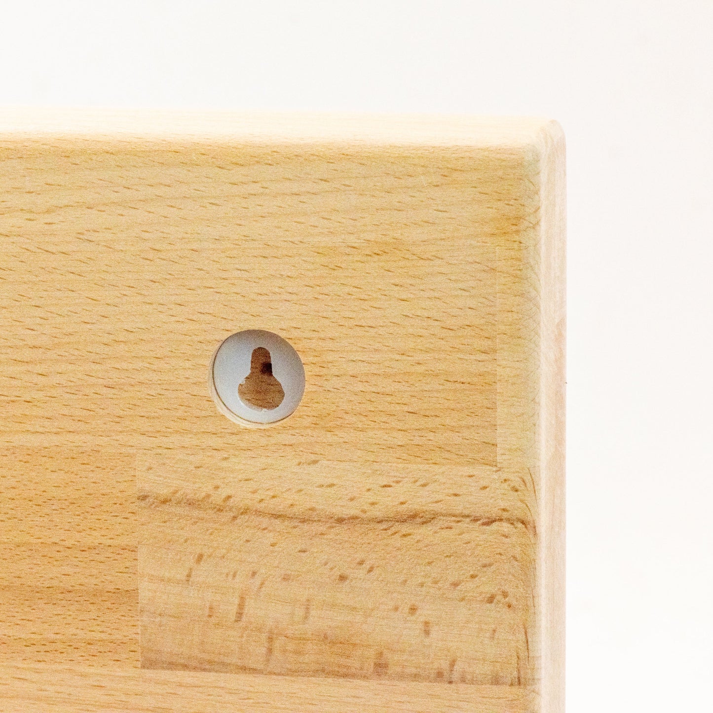  „Schallplattenhalter aus Holz für stilvolle Präsentation von Vinylcovern“