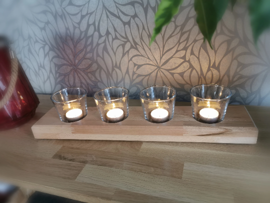 Massivholz Teelichthalter, Kerzenhalter mit 4 Glasschalen für kleine und große Teelichter. phonotastisch